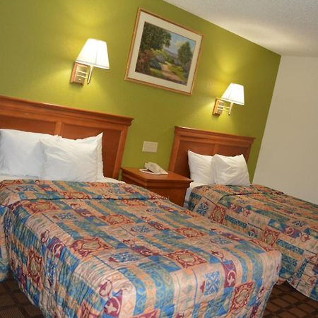 Bloomer Inn & Suites Екстер'єр фото
