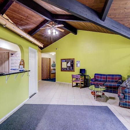 Bloomer Inn & Suites Екстер'єр фото