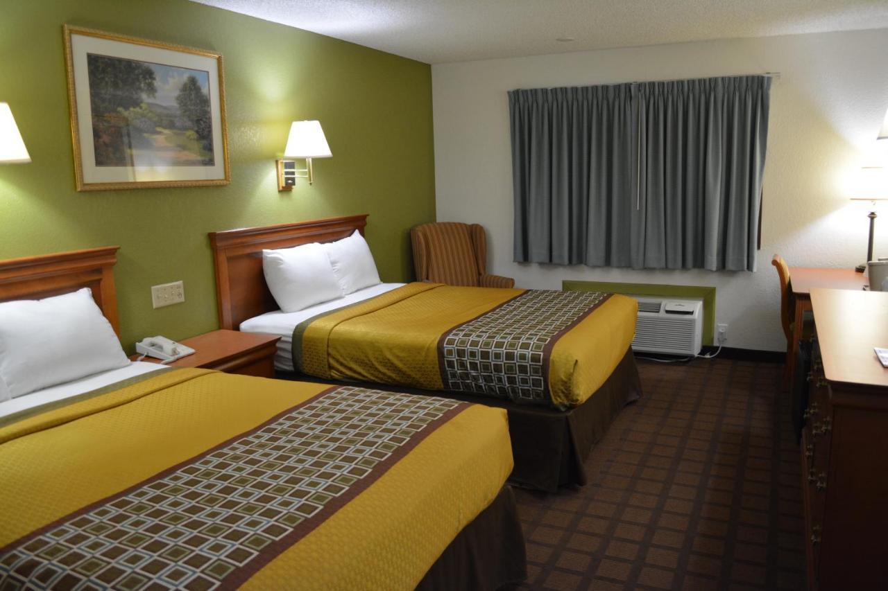 Bloomer Inn & Suites Екстер'єр фото
