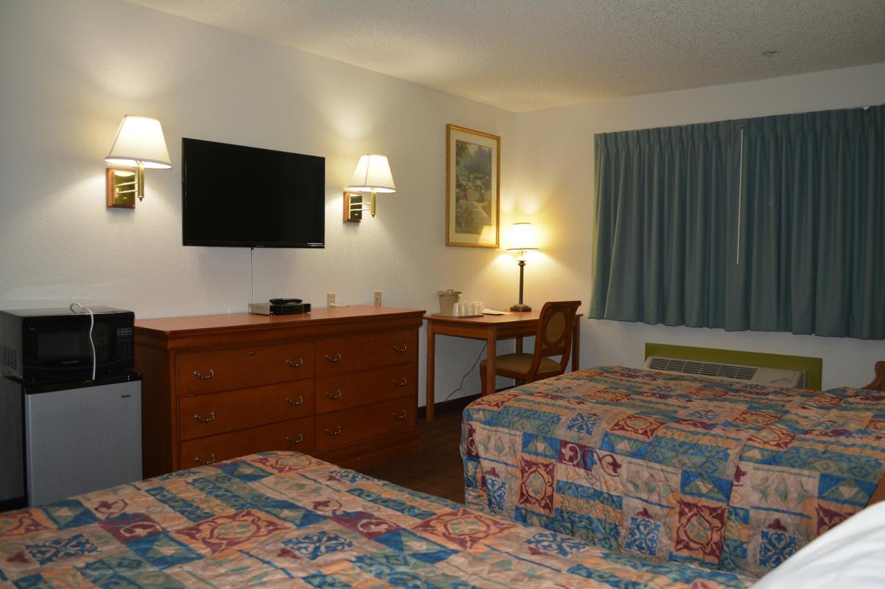 Bloomer Inn & Suites Екстер'єр фото