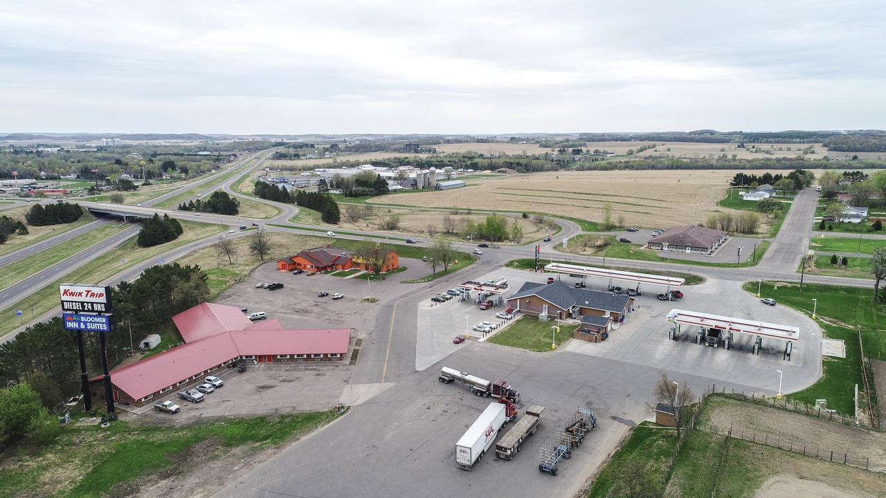 Bloomer Inn & Suites Екстер'єр фото