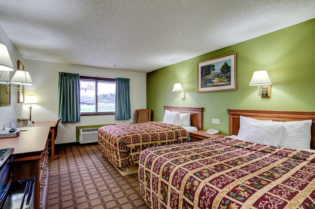 Bloomer Inn & Suites Екстер'єр фото