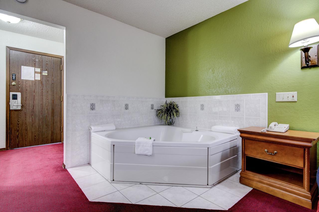 Bloomer Inn & Suites Екстер'єр фото