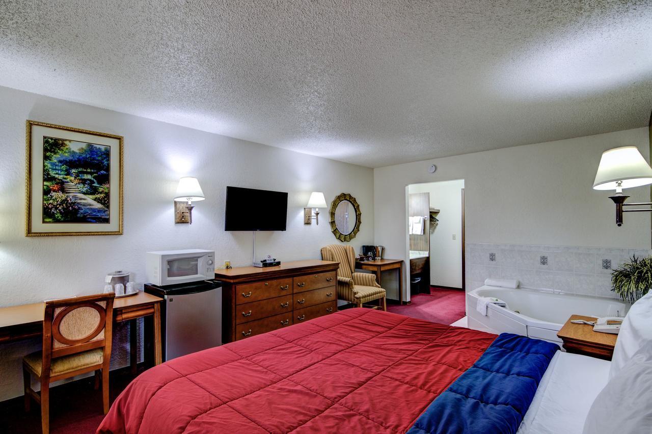 Bloomer Inn & Suites Екстер'єр фото