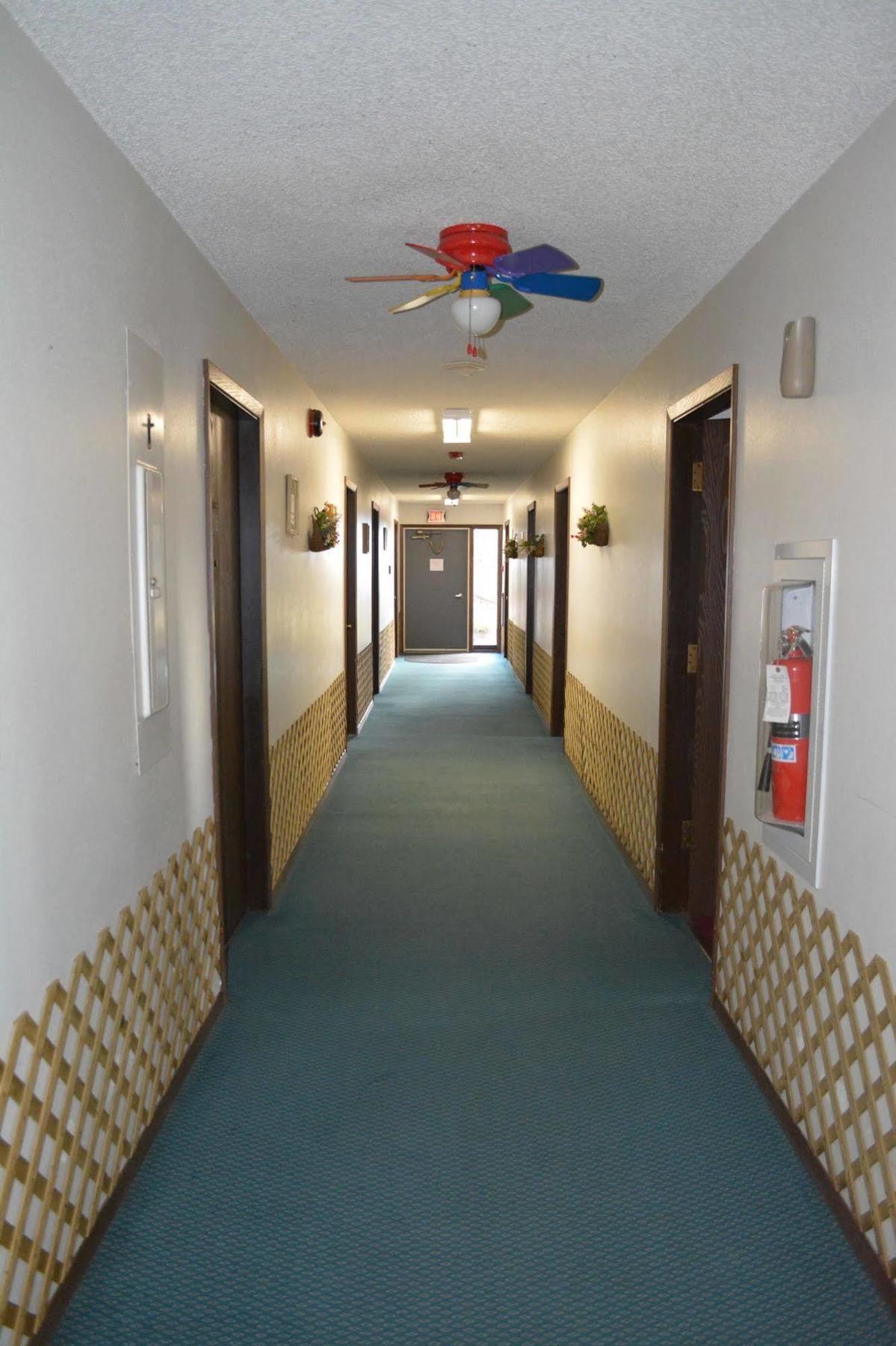 Bloomer Inn & Suites Екстер'єр фото