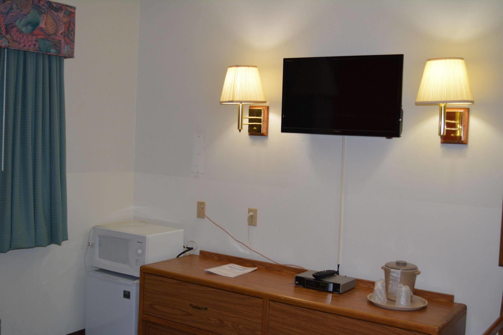 Bloomer Inn & Suites Екстер'єр фото