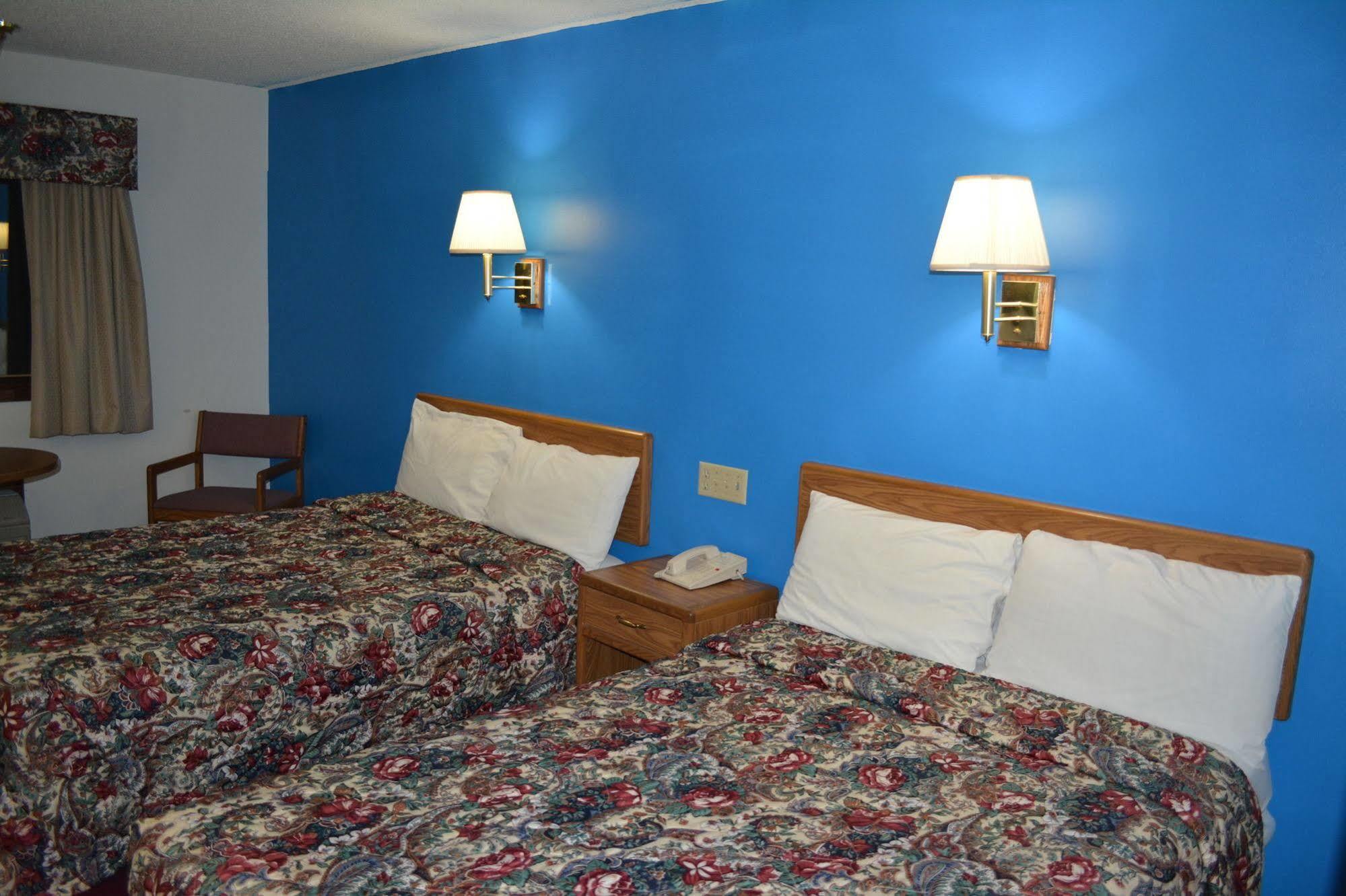 Bloomer Inn & Suites Екстер'єр фото
