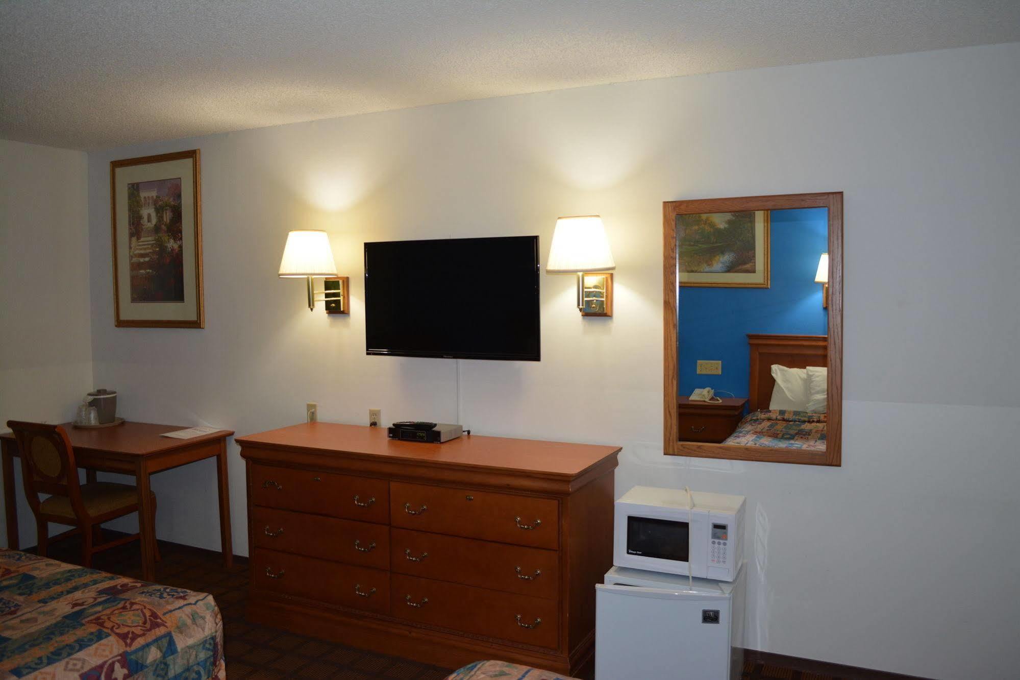 Bloomer Inn & Suites Екстер'єр фото