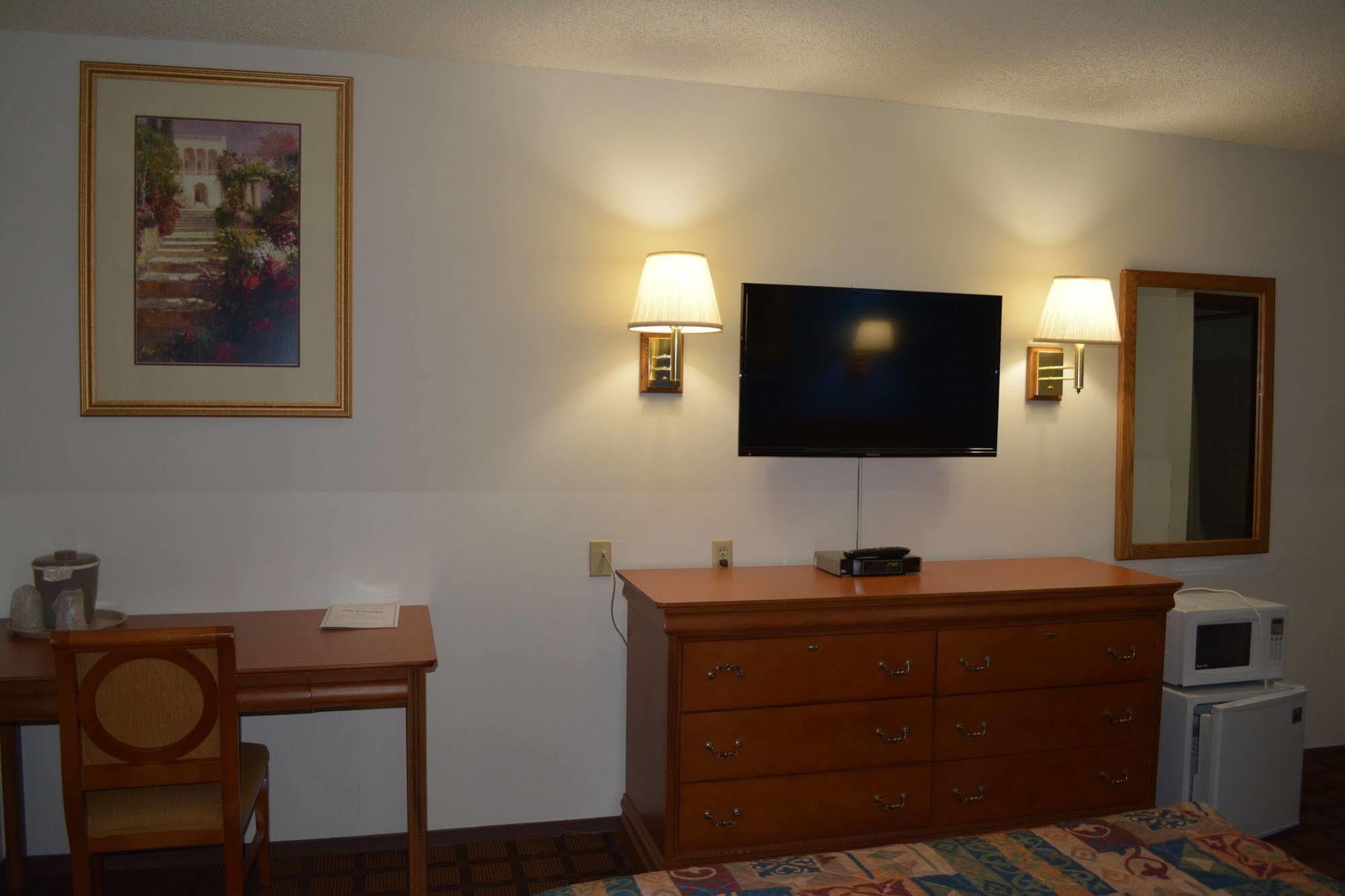 Bloomer Inn & Suites Екстер'єр фото