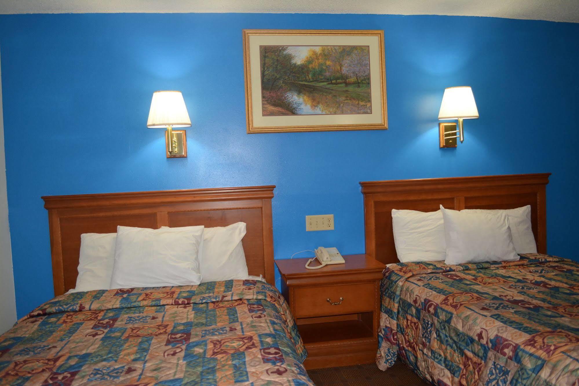 Bloomer Inn & Suites Екстер'єр фото
