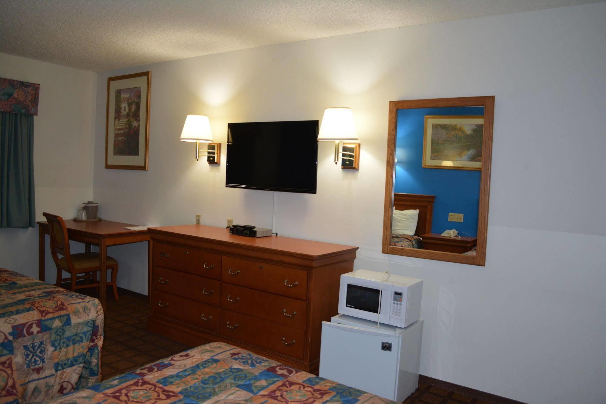 Bloomer Inn & Suites Екстер'єр фото
