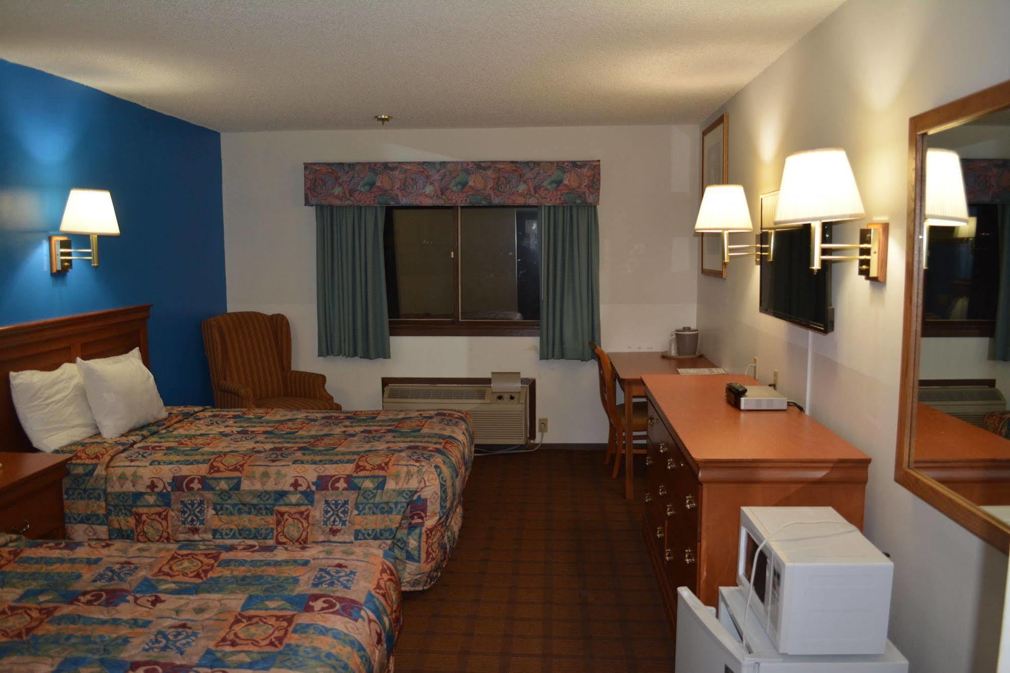 Bloomer Inn & Suites Екстер'єр фото